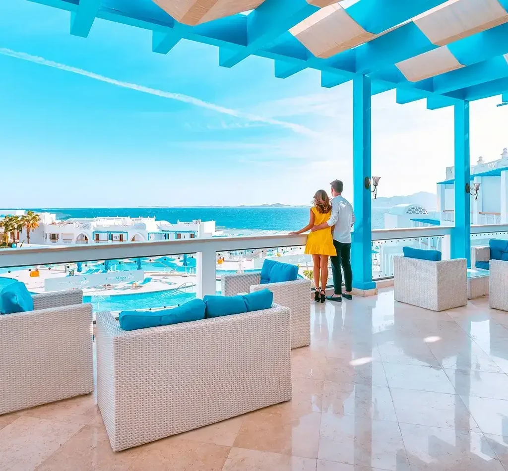A very beautiful picture of the couple from one of the hotels in the Red Sea