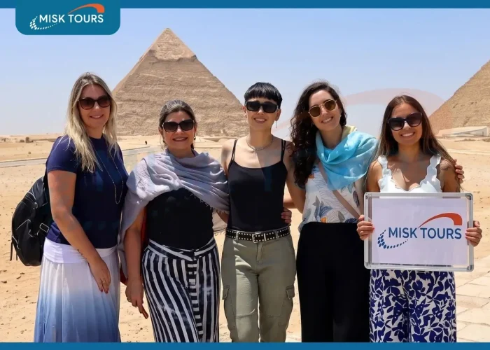 a-wonderful-picture-of-a-group-of-women-standing-in-front-of-the-giza-pyramids