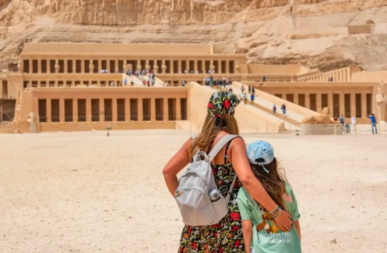 A family traveling hatshepsut mortuary temple deir el bahari