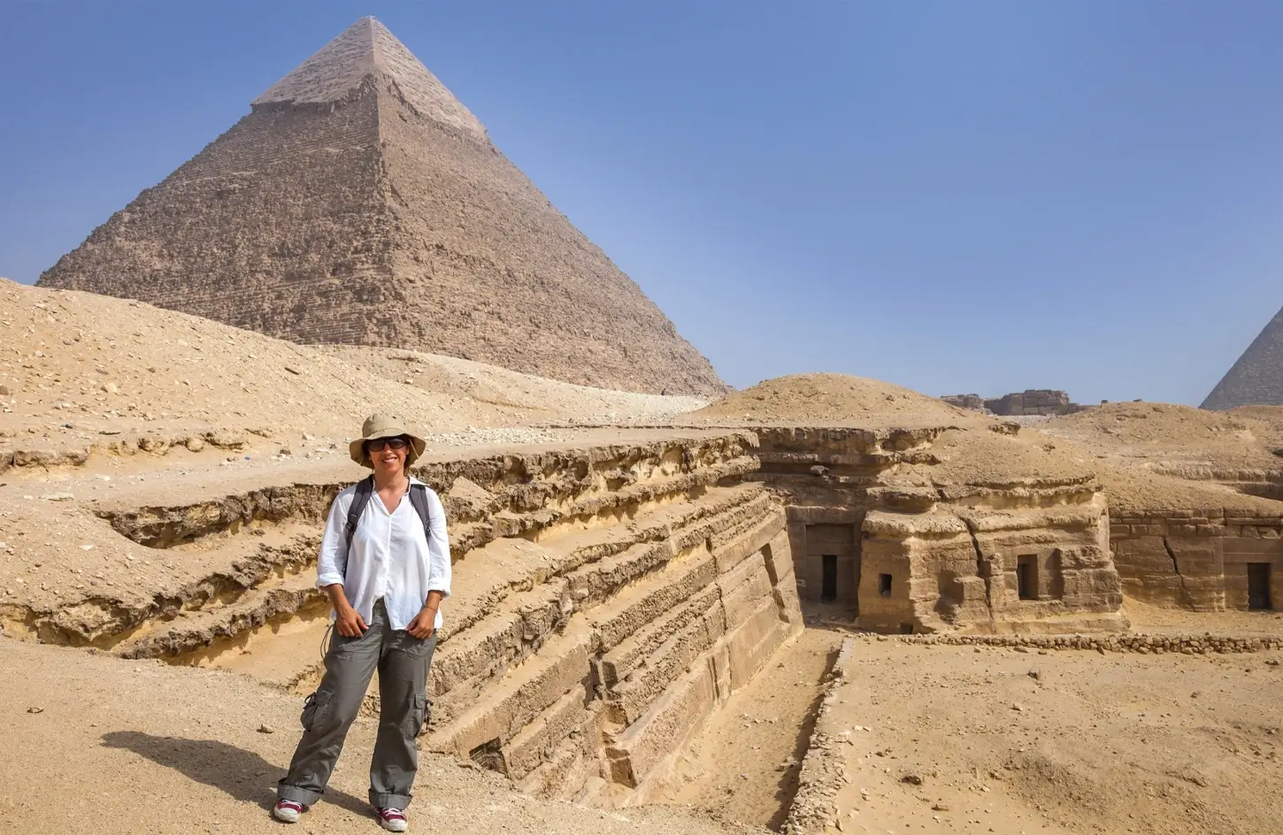 Tourist in front of the Great Pyramid of Giza